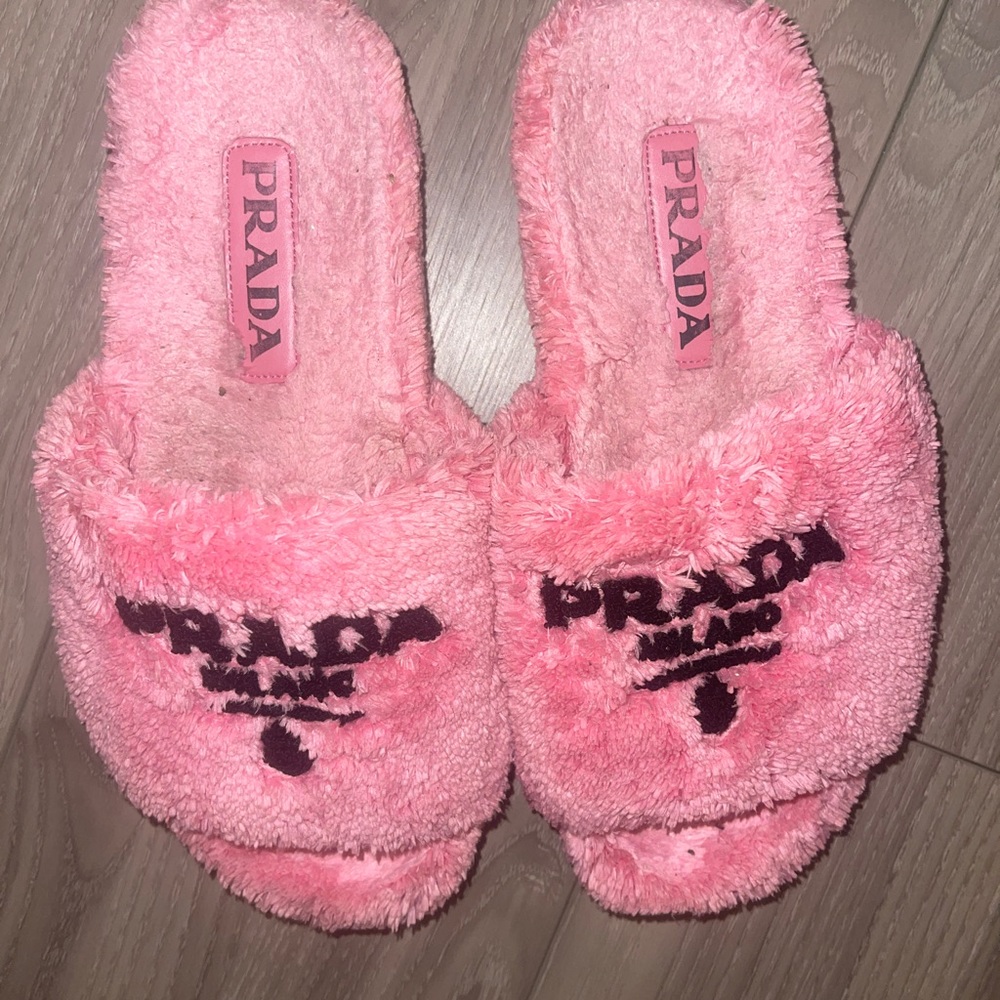 Prada terry cloths pink slides . Picture with flash and no flash ..worn - Picture 2 of 4